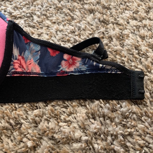 Two Victoria’s Secret pink bras - Picture 6 of 13